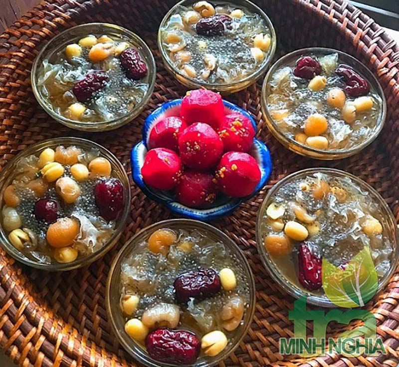 Hướng dẫn làm chè nấm tuyết táo đỏ hạt sen thanh mát, bổ dưỡng