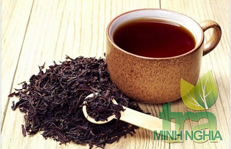 hình ảnh cọng trà và màu nước pha của Trà Đen