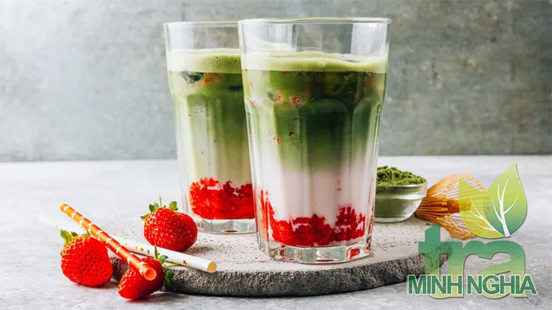 Sự kết hợp hoàn hảo giữa bột matcha và dâu tây