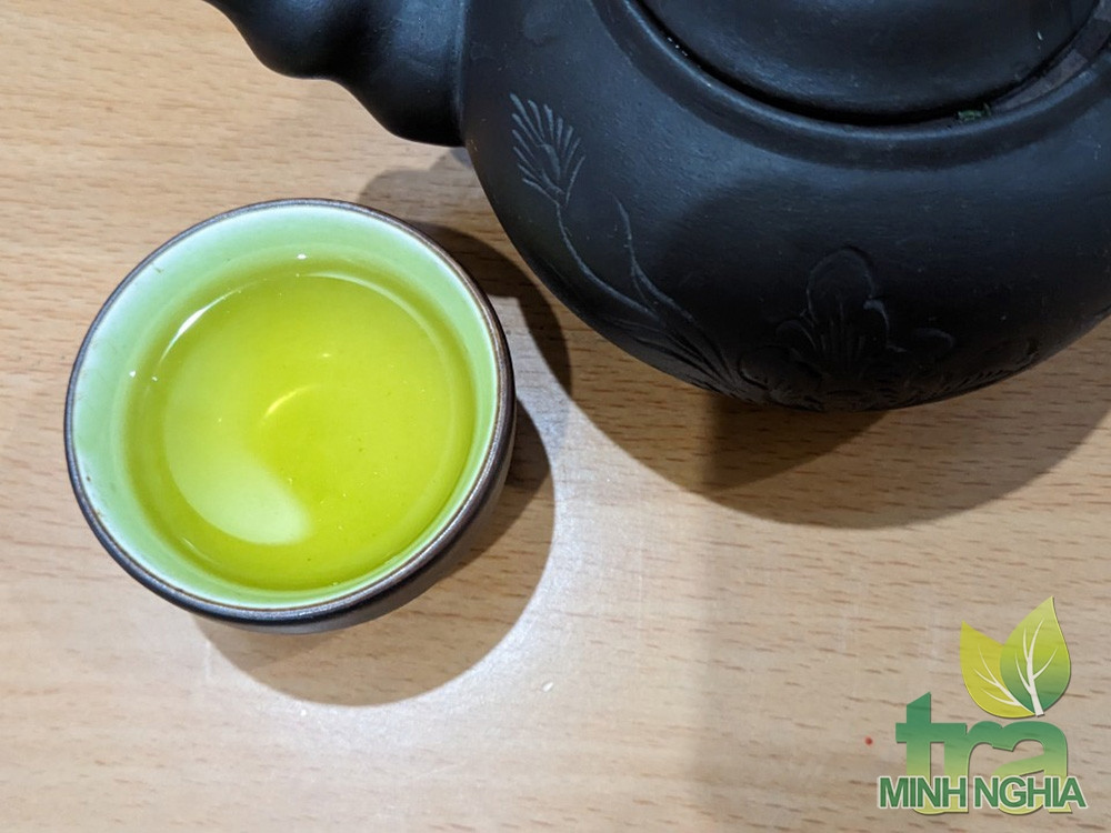 Nước pha của trà tôm nõn Tân Cương thượng hạng