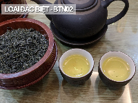 Trà Tân Cương loại đặc biệt khi pha có màu nước óng ánh như mật