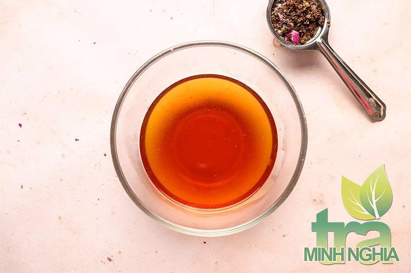 Bước 3 hướng dẫn pha chế nước trà đá hoa hồng