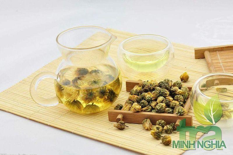 trà hoa cúc làm sáng tóc của bạn bằng hai sắc thái