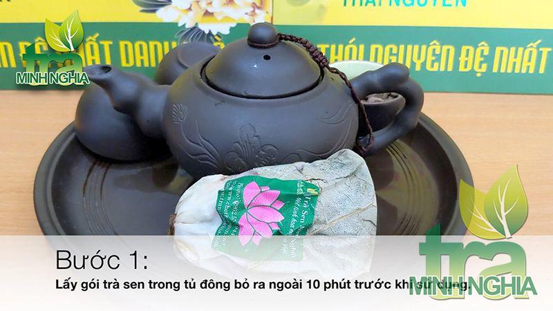 hướng dẫn cách lấy và pha trà ướp bông sen bước 1