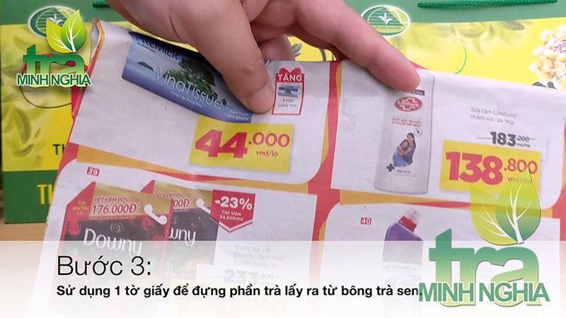 hướng dẫn cách lấy và pha trà ướp bông sen bước 3