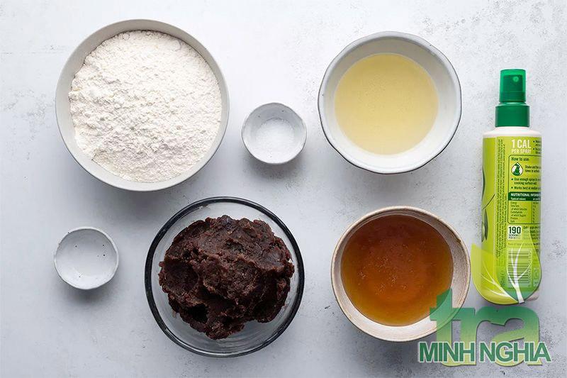 nhào bột và làm bánh trung thu bước 1