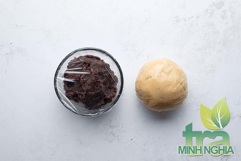 nhào bột và làm bánh trung thu bước 3