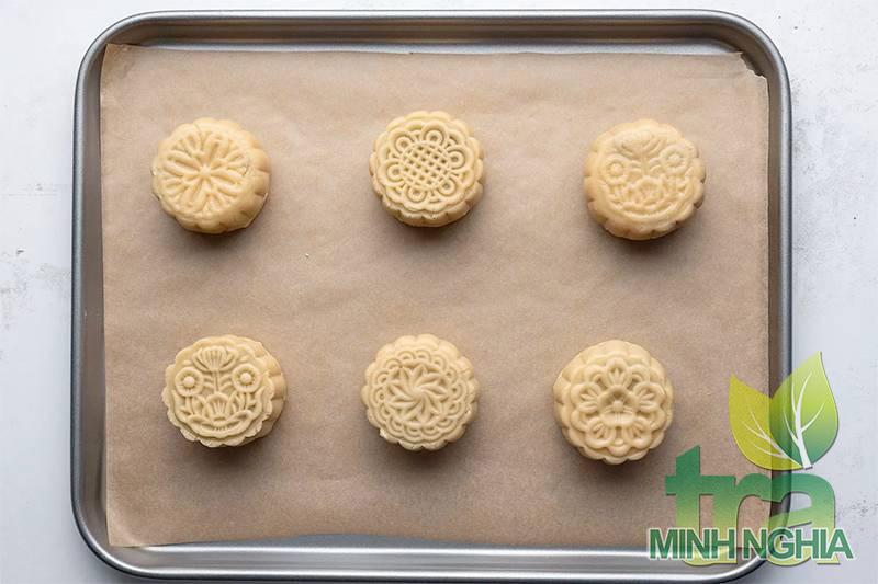 nhào bột và làm bánh trung thu bước 10