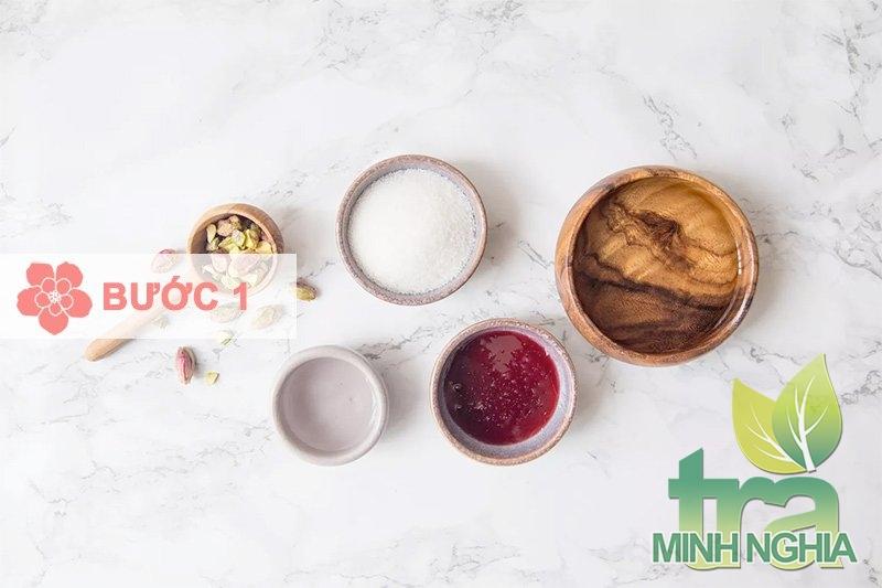 Hướng dẫn làm siro hoa hồng quả mâm xôi bước 1