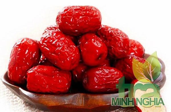 Cần lưu ý gì khi sử dụng táo đỏ