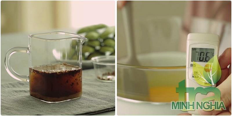 pha cafe, đánh các thủy trứng để làm bánh tiramisu trà xanh bằng lady fingers