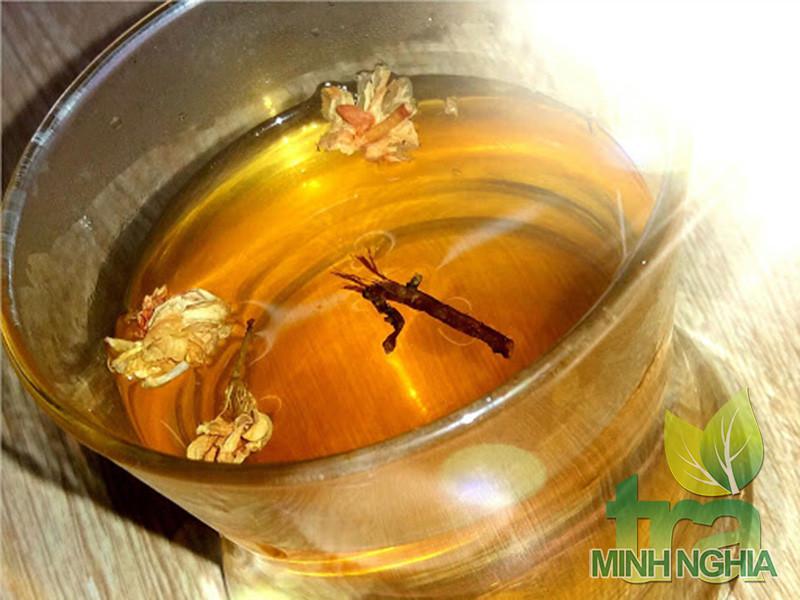 Uống trà sơn mật hồng sâm giúp thanh lọc cơ thể