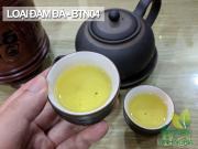 Trà Tân Cương loại đậm đà khi pha có màu nước óng ánh như mật