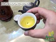 Trà Tân Cương loại thường khi pha có màu nước óng ánh như mật